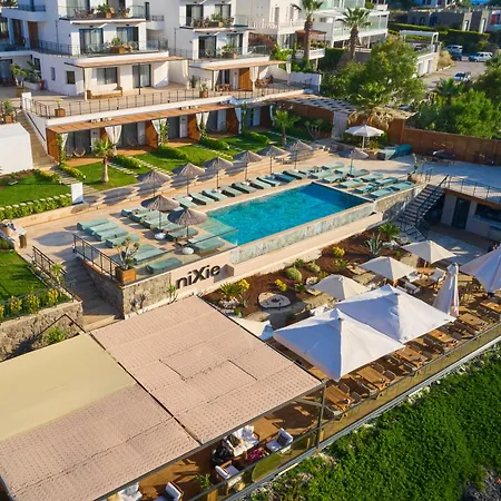 Nixie & - Adult Only 5*